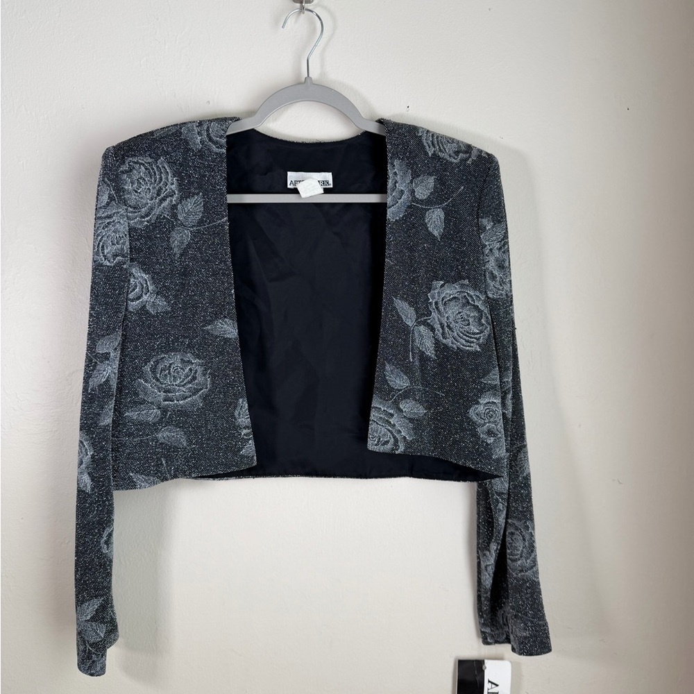 Chic Black Floral Blazer